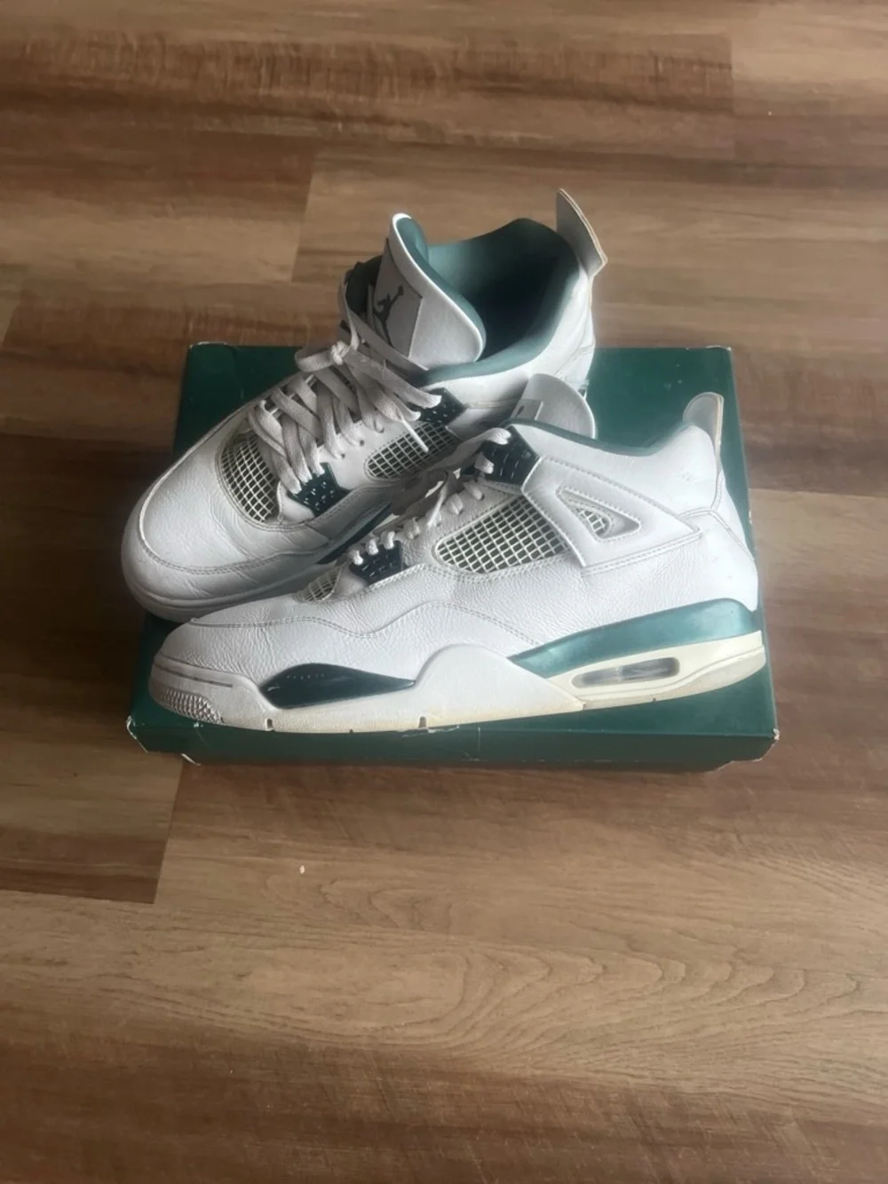Jordan Men's White and Green Retro Basketball Sneakers